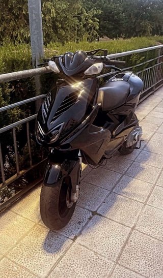 Yamaha Aerox Negra