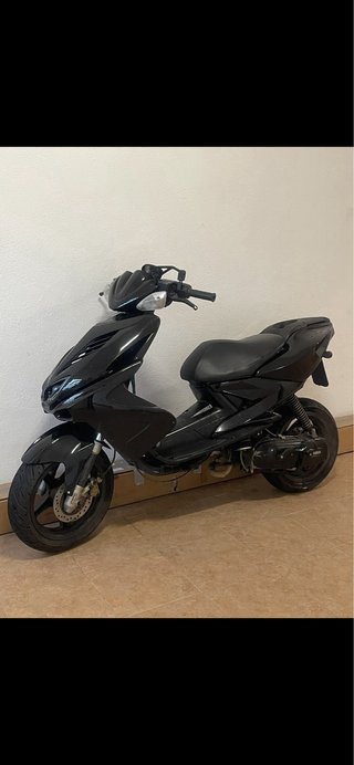 Yamaha Aerox Negra