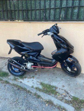 Yamaha Aerox Negra