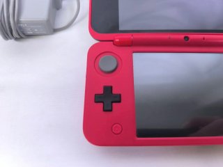 Nintendo 2DS XL Poké Ball Edition