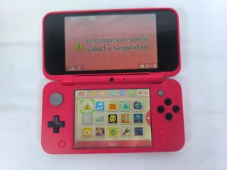 Nintendo 2DS XL Poké Ball Edition