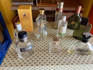 12 boccette profumo vuote.Alcune fuori produzione