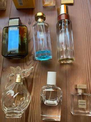 12 boccette profumo vuote.Alcune fuori produzione