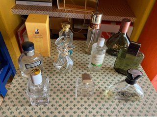 12 boccette profumo vuote.Alcune fuori produzione