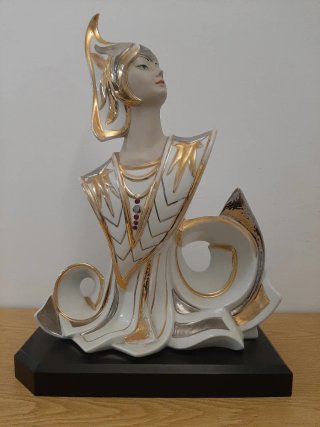 Figura porcelana oro y blanco
