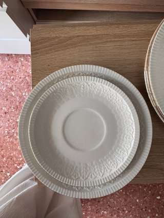 Vajilla de porcelana blanca y dorada PONTESA