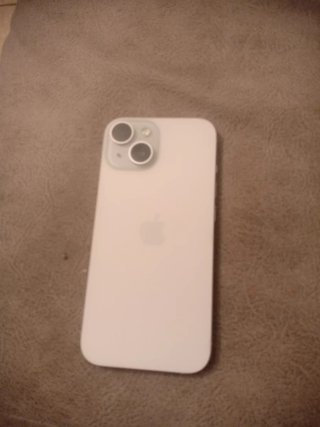 iPhone 15 Blanco con 79 de salud de batería