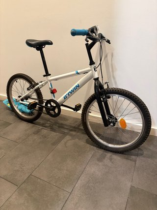 Bicicleta infantil B’Twin Decathlon blanca y azul