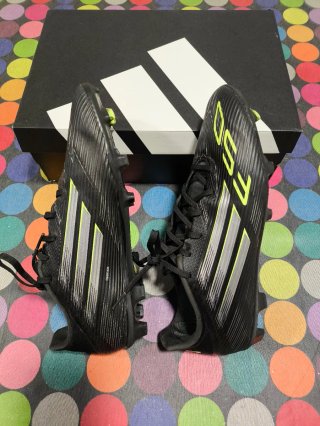 Zapatillas fútbol niño Adidas F50 negras
