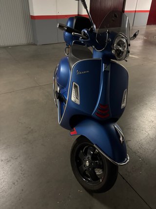 Vespa GTS 300 Azul