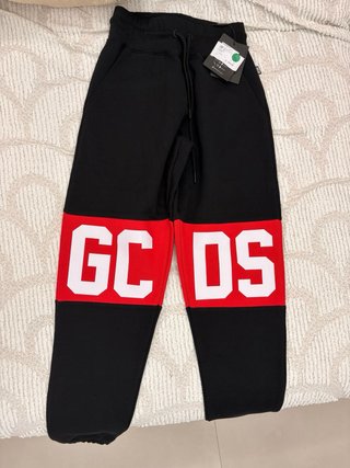 Pantaloni GCDS neri con banda rossa