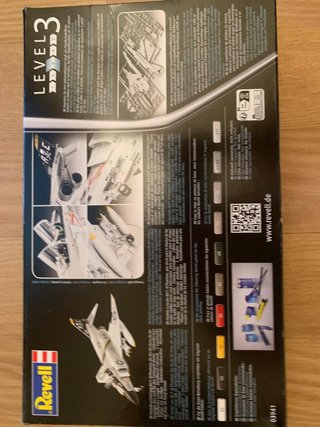 Maqueta Revell F-4J Phantom II 1:72