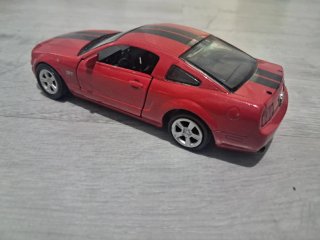 Coche de juguete Ford Mustang GT rojo