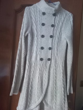 Chaqueta de punto trenzado
