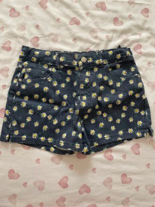 Pantalones cortos vaqueros con flores