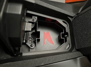 Caja Depósito Honda ADV 350 + 2 Tapones Manillar