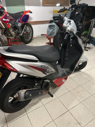 Yamaha Jog RR Plata y Rojo