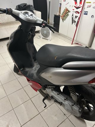 Yamaha Jog RR Plata y Rojo
