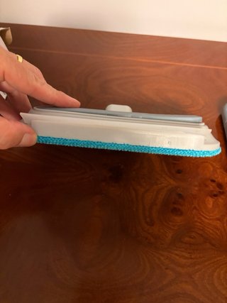 Cepillo. Limpieza para cristales y mosquiteros.