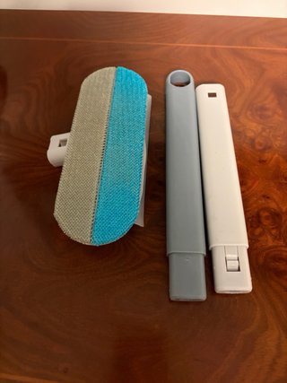 Cepillo. Limpieza para cristales y mosquiteros.