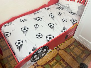 Cama infantil coche de carreras roja
