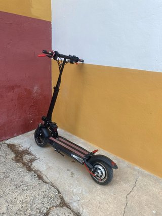 Patinete Eléctrico Negro y Rojo