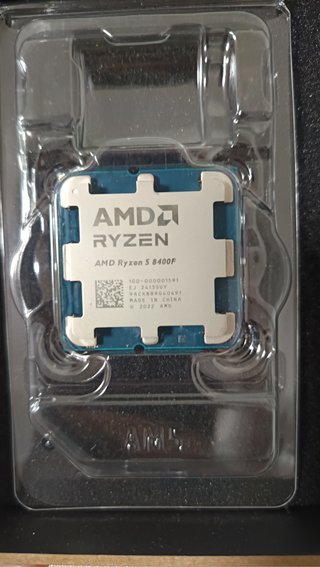 Procesador AMD Ryzen 5 8400F AM5 con disipador