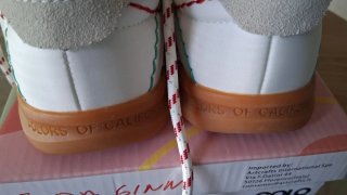 Sneackers bianche personalizzate con charms
