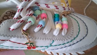 Sneackers bianche personalizzate con charms