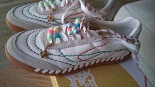Sneackers bianche personalizzate con charms
