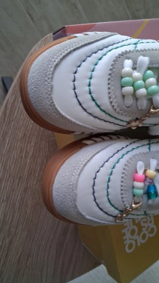 Sneackers bianche personalizzate con charms