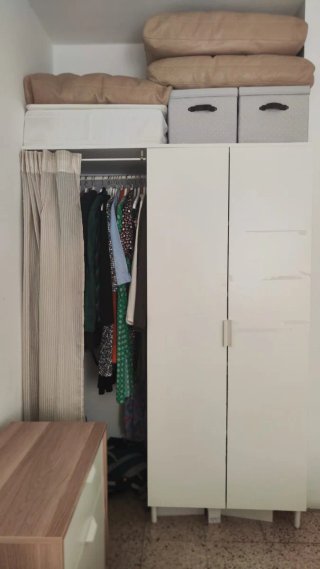 IKEA Armario blanco de madera con barral y cortina
