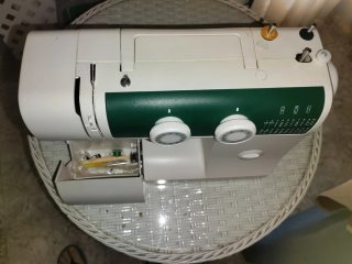 Máquina de coser AEG