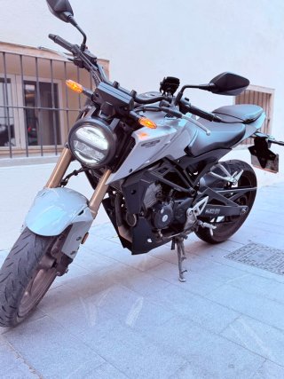 Honda CB 125 Naked Gris 2023 8800km