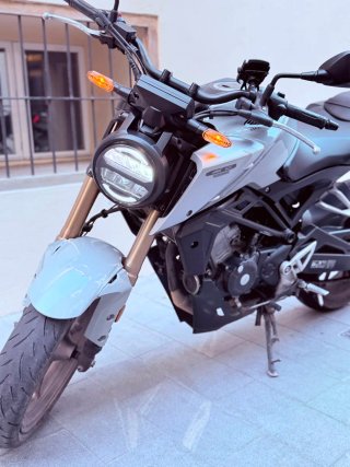 Honda CB 125 Naked Gris 2023 8800km