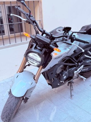 Honda CB 125 Naked Gris 2023 8800km