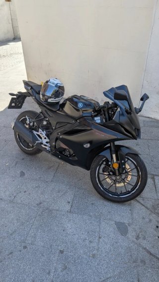 Yamaha YZF R125 Negra