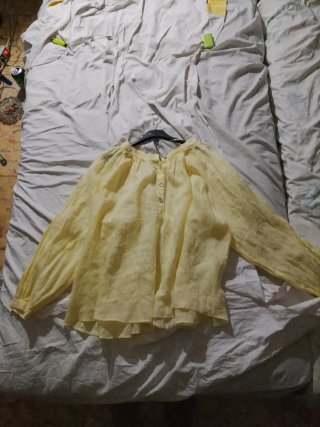 Camisa amarilla manga larga