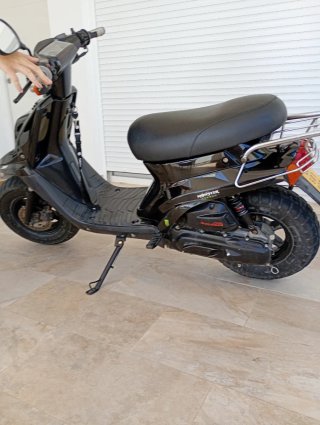 Yamaha BWS Scooter Negra con ITV todo en regla