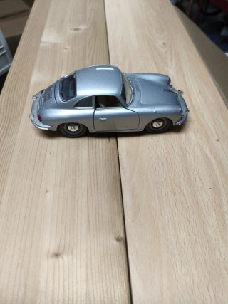 Porsche 356B 1/24 Burago Plata