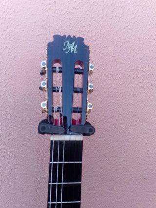 Guitarra flamenca autoamplificada