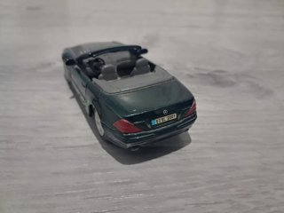 Coche de juguete Mercedes-Benz SL escala 1:43