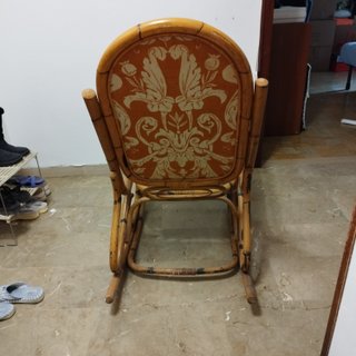 Sedia a dondolo vintage in bambù