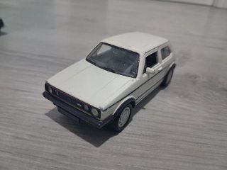 Coche de juguete Volkswagen Golf GTI