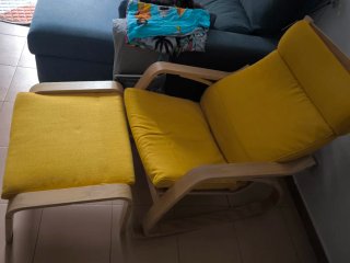 Sillón mecedora y reposapiés Poang Ikea