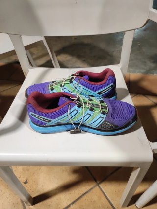 Zapatillas Salomon Trail Running Verdes y Moradas