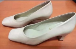 Zapatos salón beige Talla 37