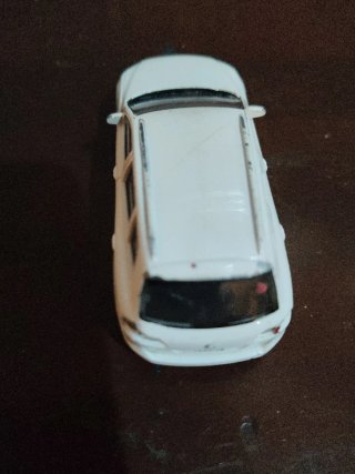 Modellino auto bianco