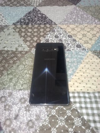Samsung s10 plus No enciende. Escucho ofertas.