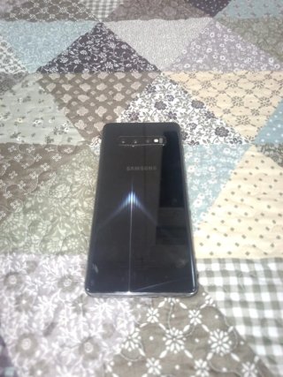 Samsung s10 plus No enciende. Escucho ofertas.